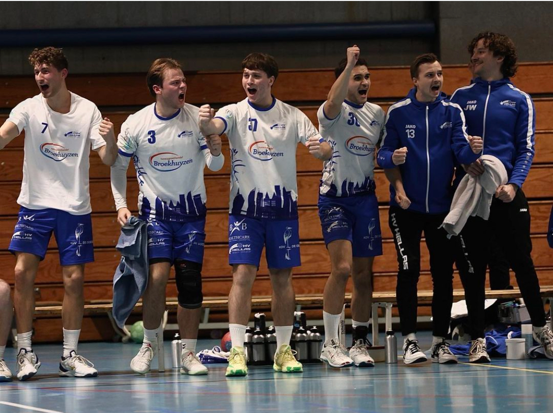 HELLAS MAG HANDEN DICHTKNIJPEN MET OVERWINNING IN SLOTFASE