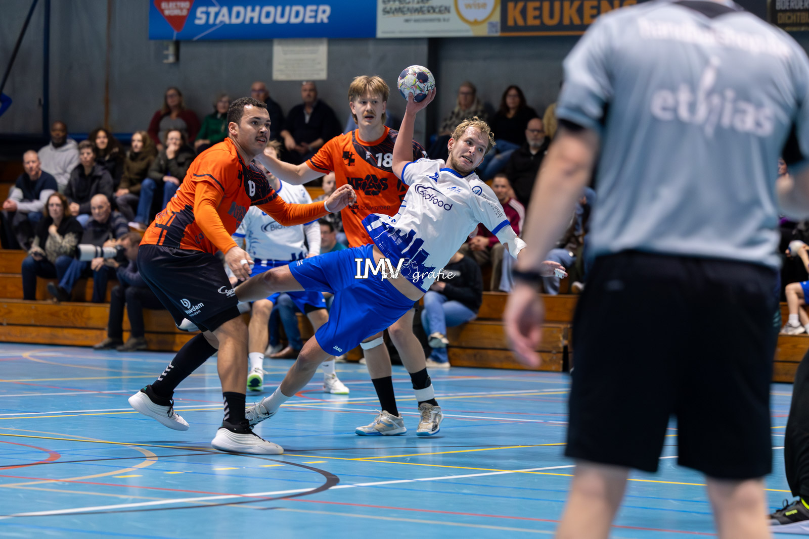 HELLAS VERKOOPT HUID ZO DUUR MOGELIJK, MAAR VOLENDAM MAATJE TE GROOT