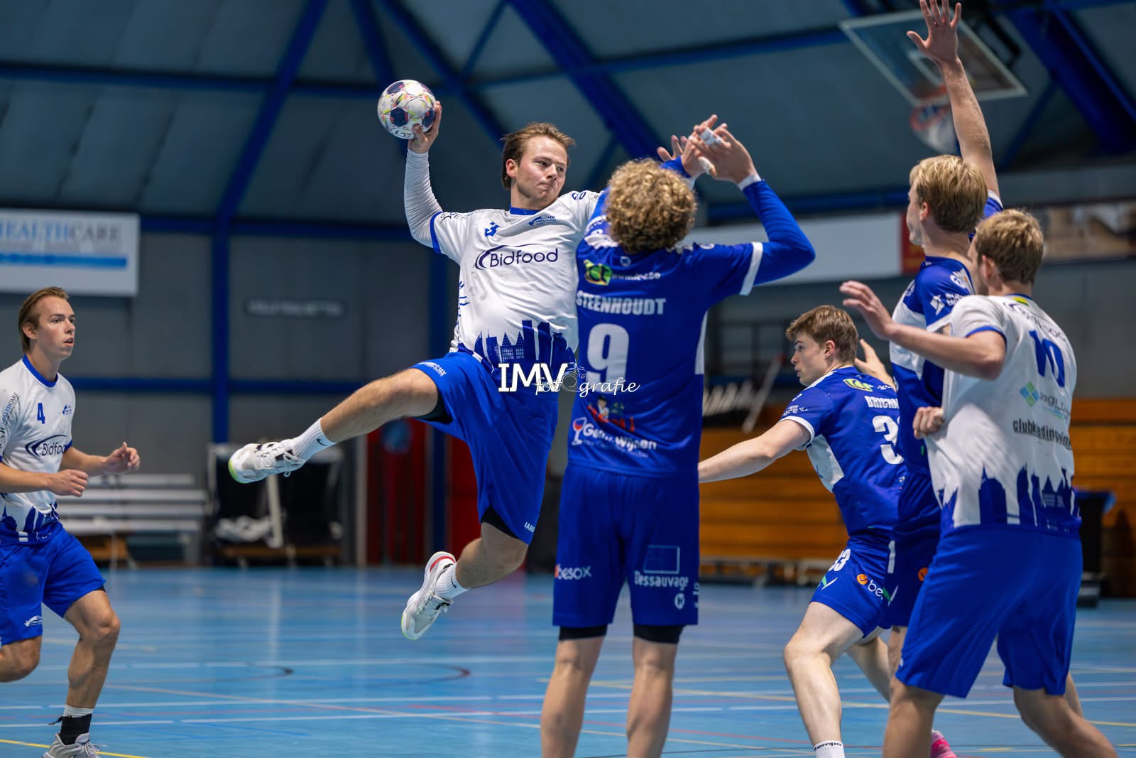 0 punten uit 9 duels, maar handballers van Hellas wanhopen niet: ‘Tot nu toe gaat het eigenlijk best goed’