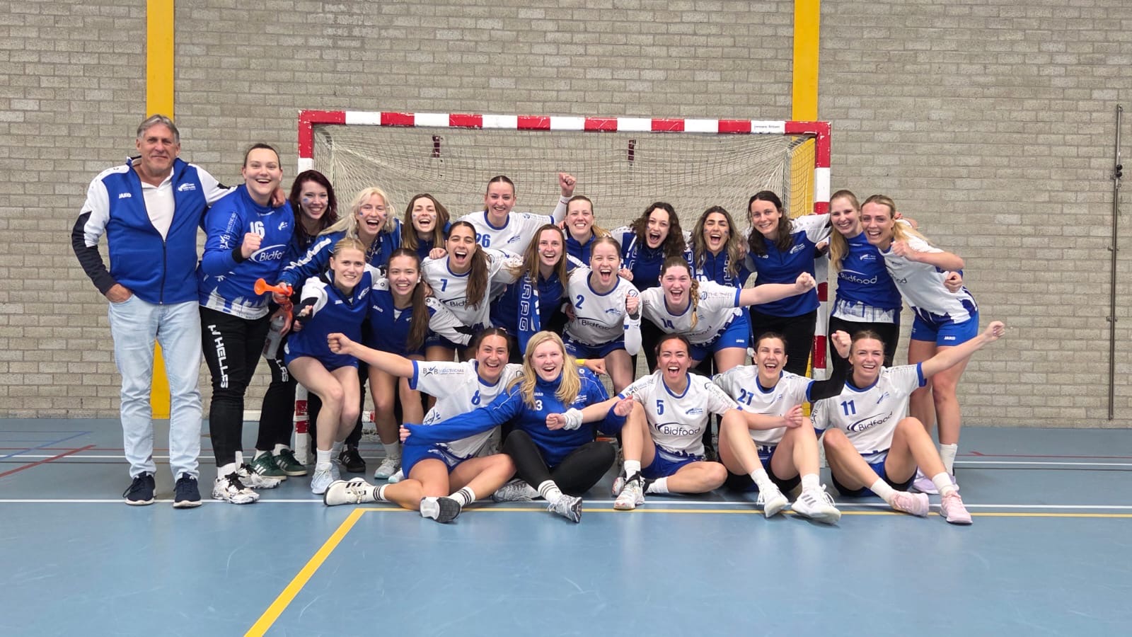 HELLAS VROUWEN HANDHAVEN ZICH